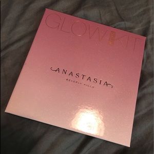 Anastasia Beverly Hills glow kit
